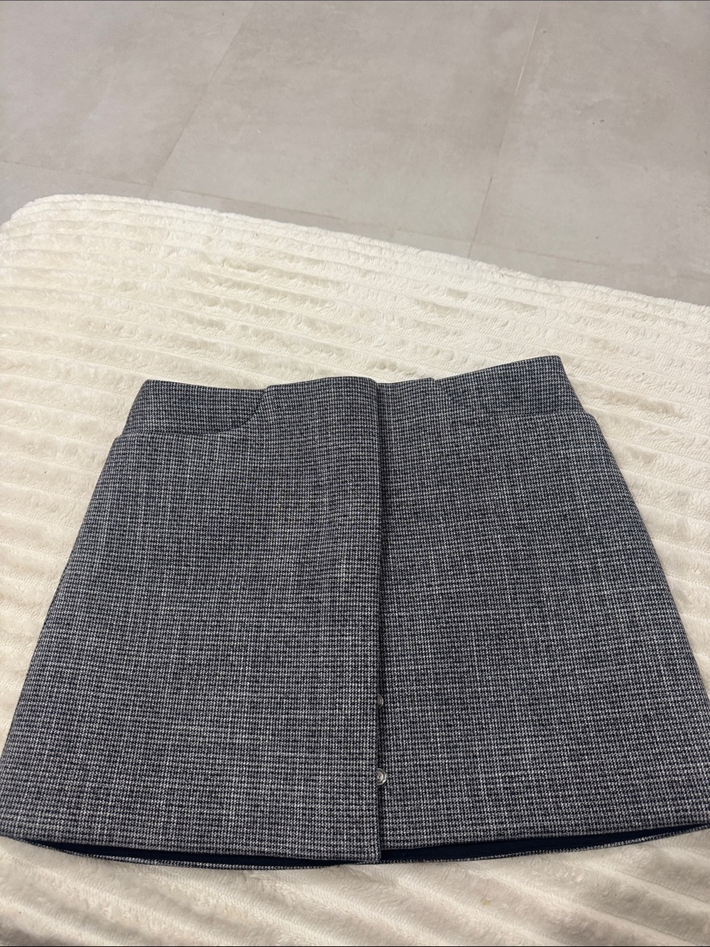 Classic Gray Textured Mini Skirt with Front Seam